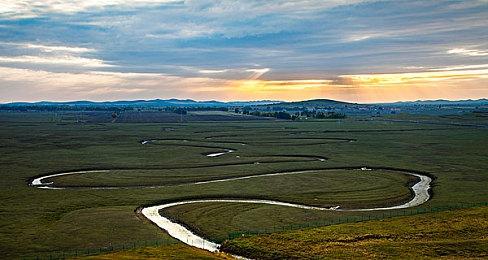 《极品飞车22》新截图 详解驾驶特效“涂鸦”